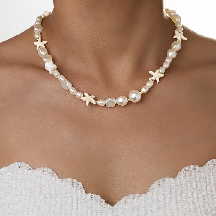 Detail of the clasp and chain finish