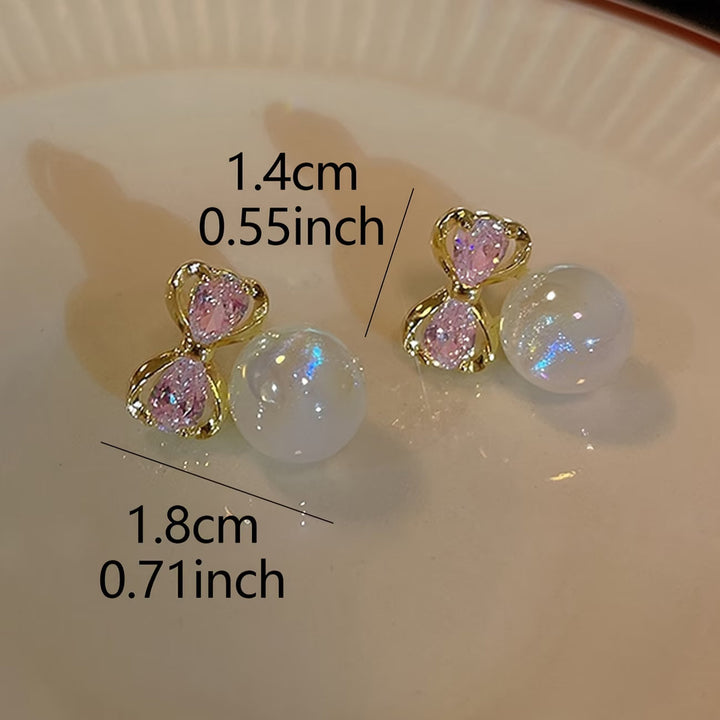 Detail of the pearl and crystal combination