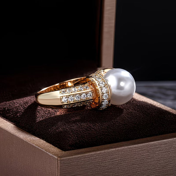 Close-up of the crown-shaped setting around the pearl