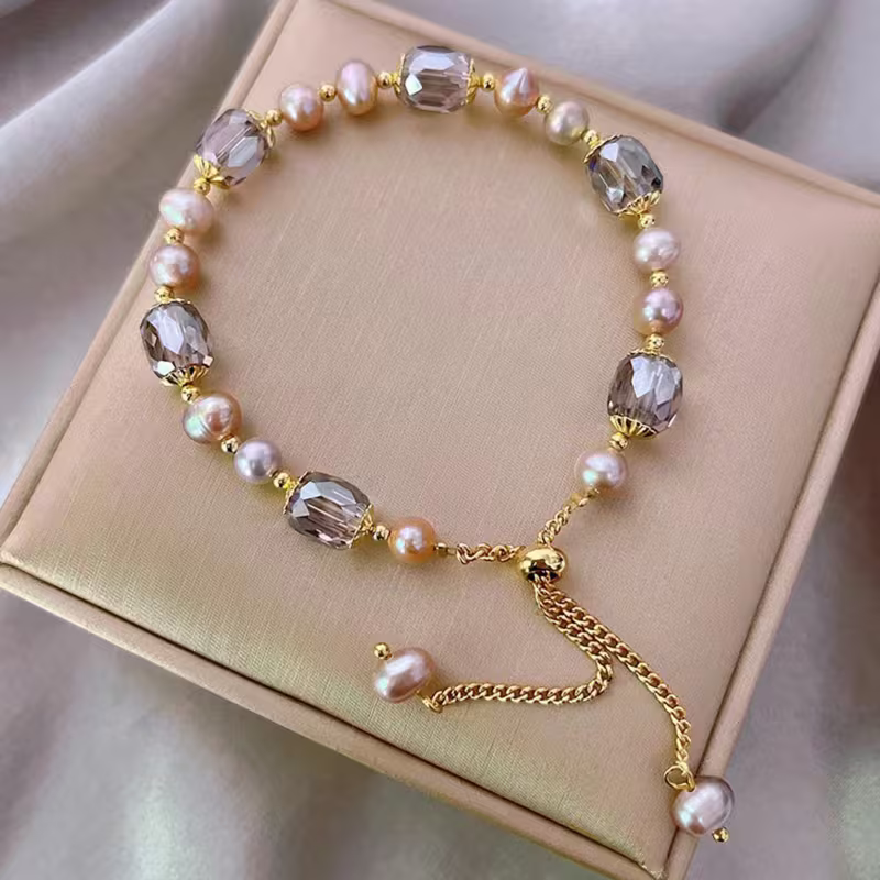 Main product photo of the champagne pearl beaded bracelet