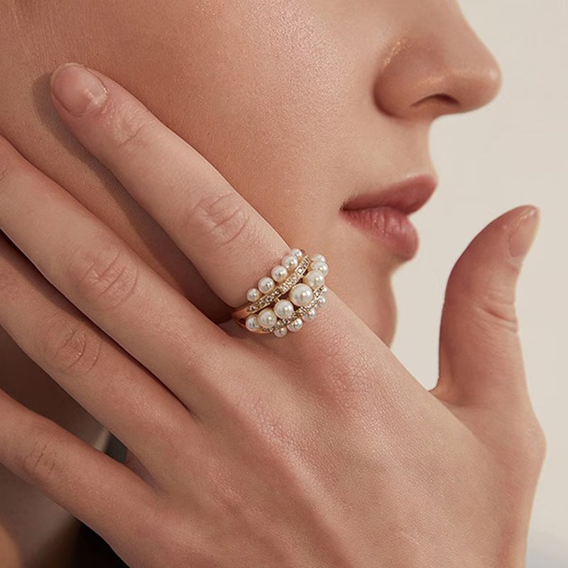 Close-up of the pearl and zirconia setting
