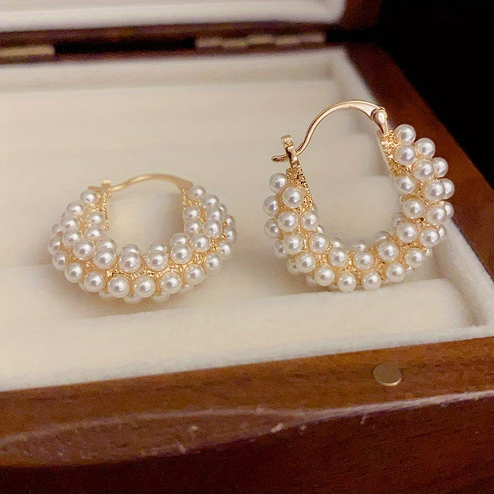 Close-up of the pearls strung along the hoop