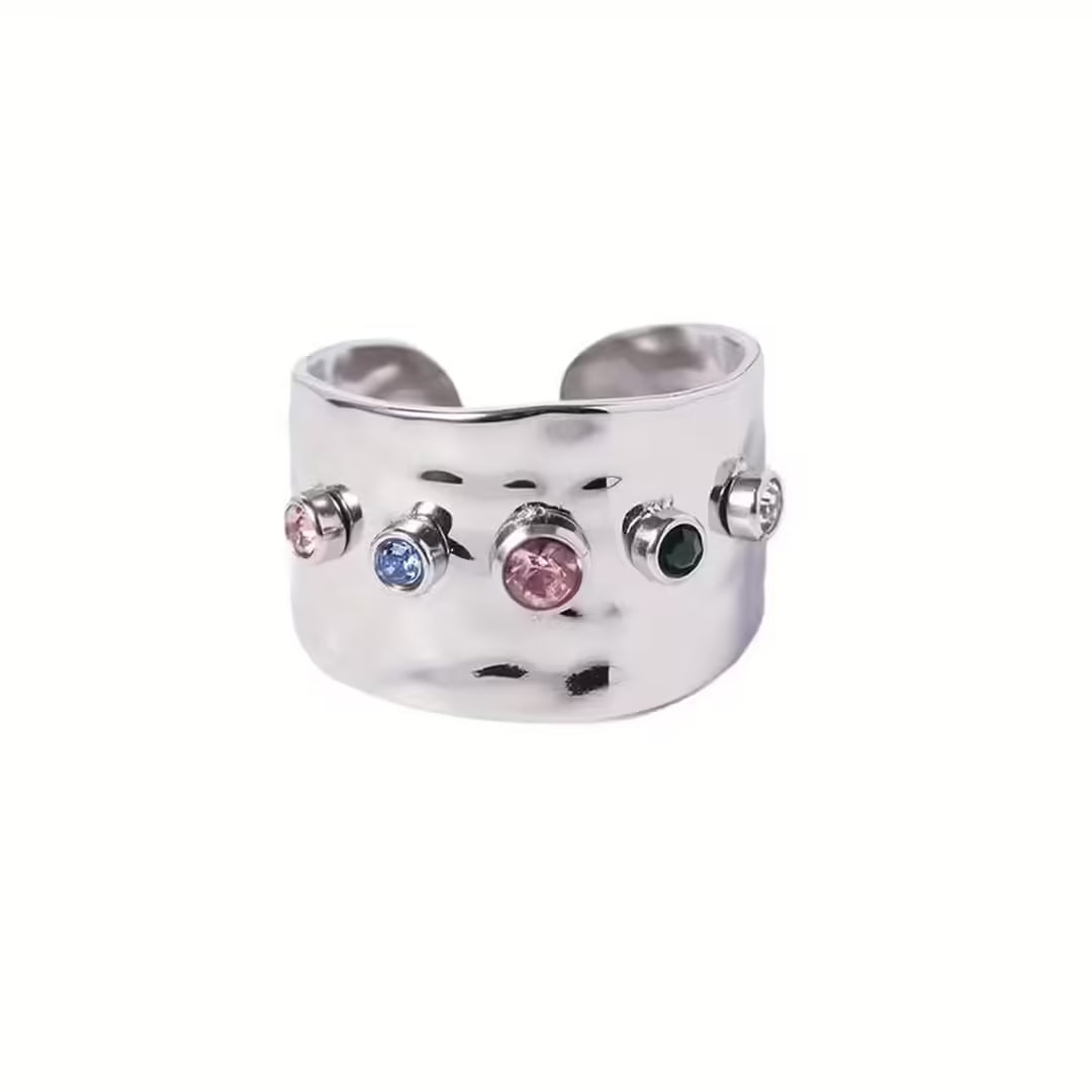 Ring displayed on a jewellery stand