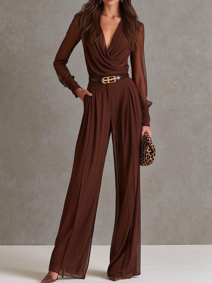Eleganter brauner Chiffon-Jumpsuit mit Wasserfallausschnitt, transparenten langen Ärmeln und weitem Bein