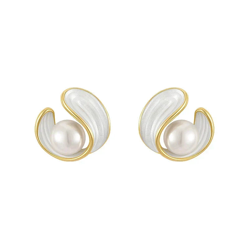 Luxury Earrings with White Opal and Pearls in Gold