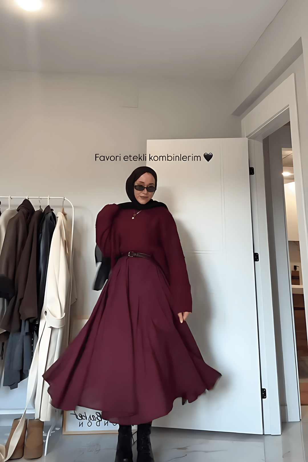 Women's skirt sweater matching set – side view