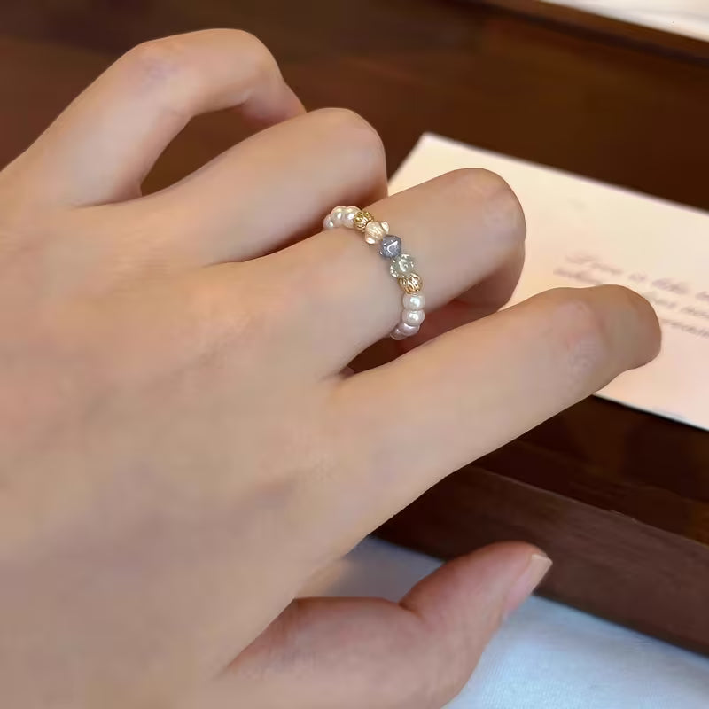 Close-up of the pearl setting