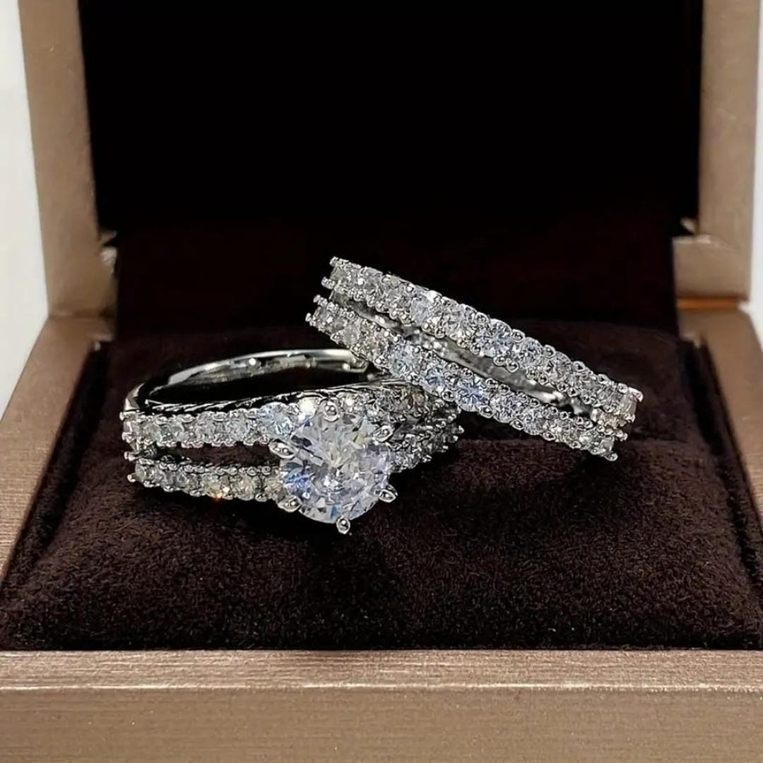 Close-up of the 6-prong zirconia setting