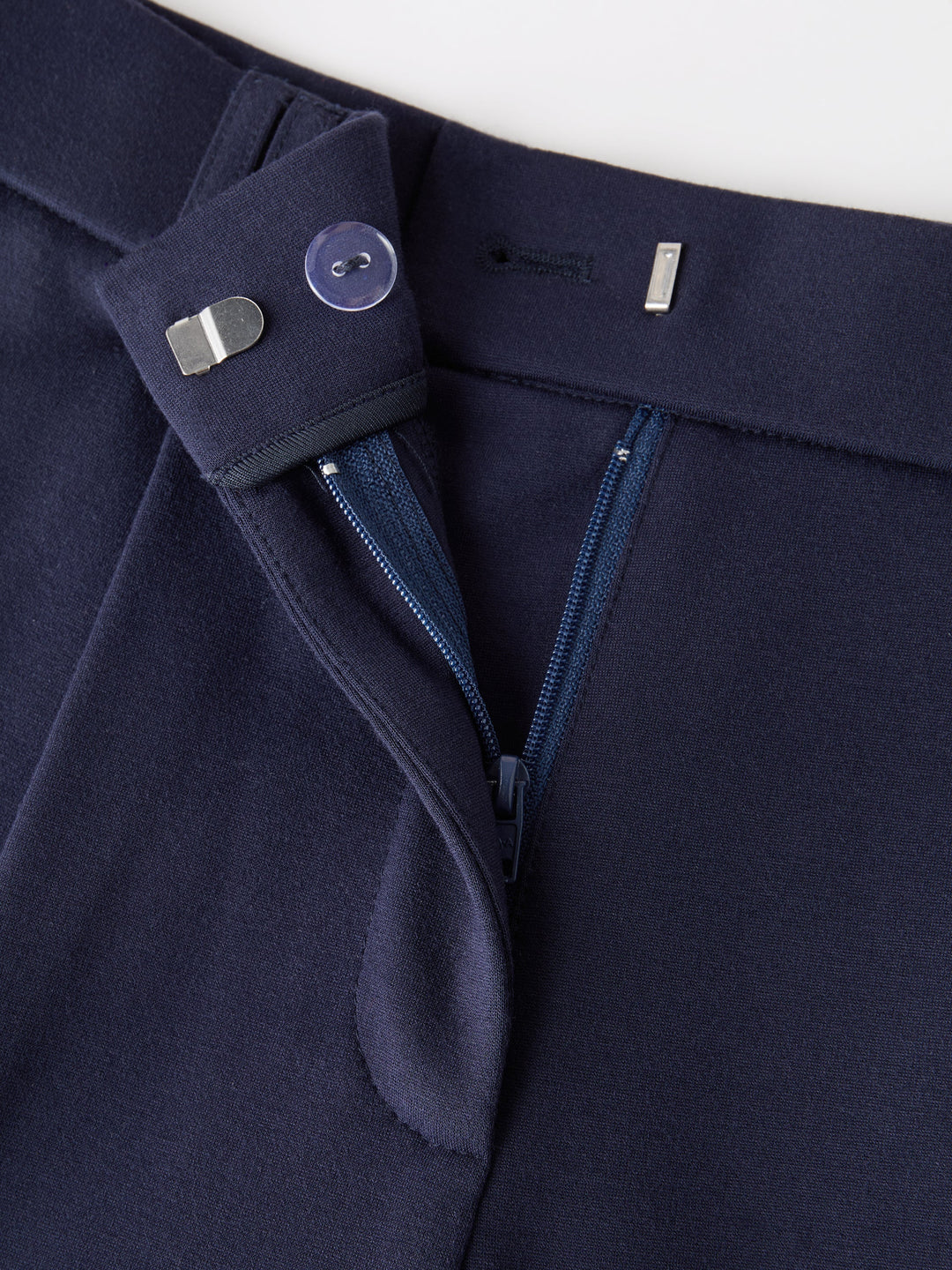 Ponte Low-Rise Straight Leg Ankled Pants with Pockets