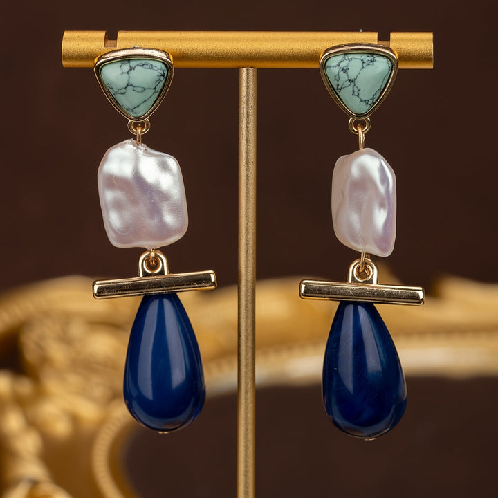 Side view highlighting the colour contrast of the beads