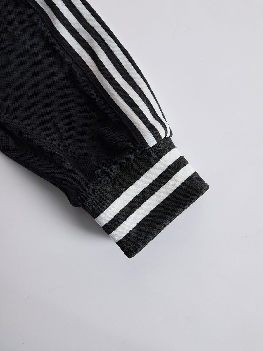 Women's velvet sports two-piece – close-up