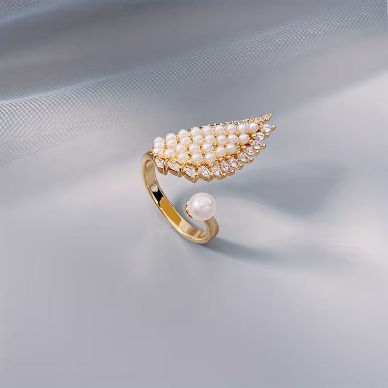 Side angle of the pearl wing ring