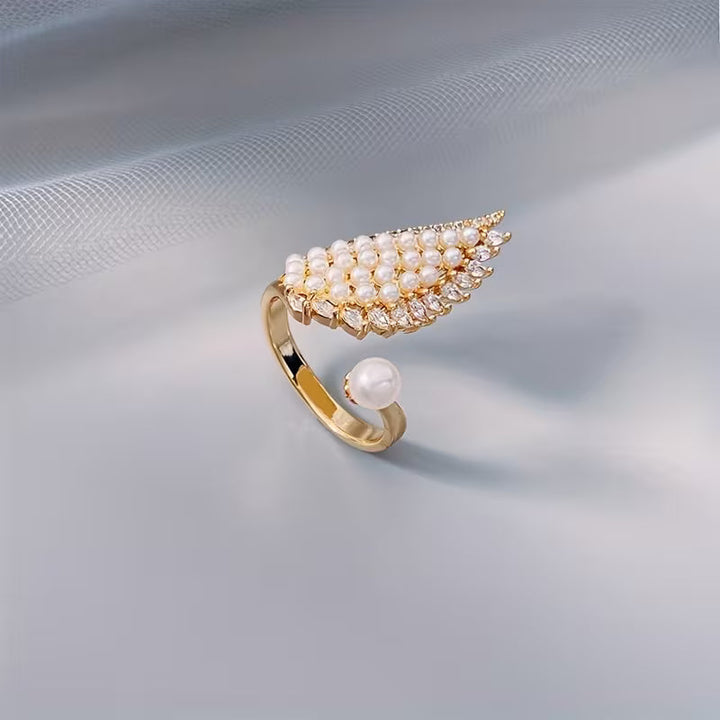 Side angle of the pearl wing ring