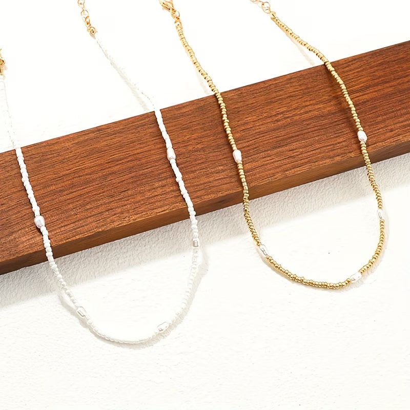 Close-up of the pearl beads mixed with fine gold-tone chain