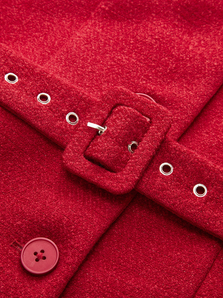 Macro gesp van de rode tweed riem met metalen oogjes en bijpassende knoop