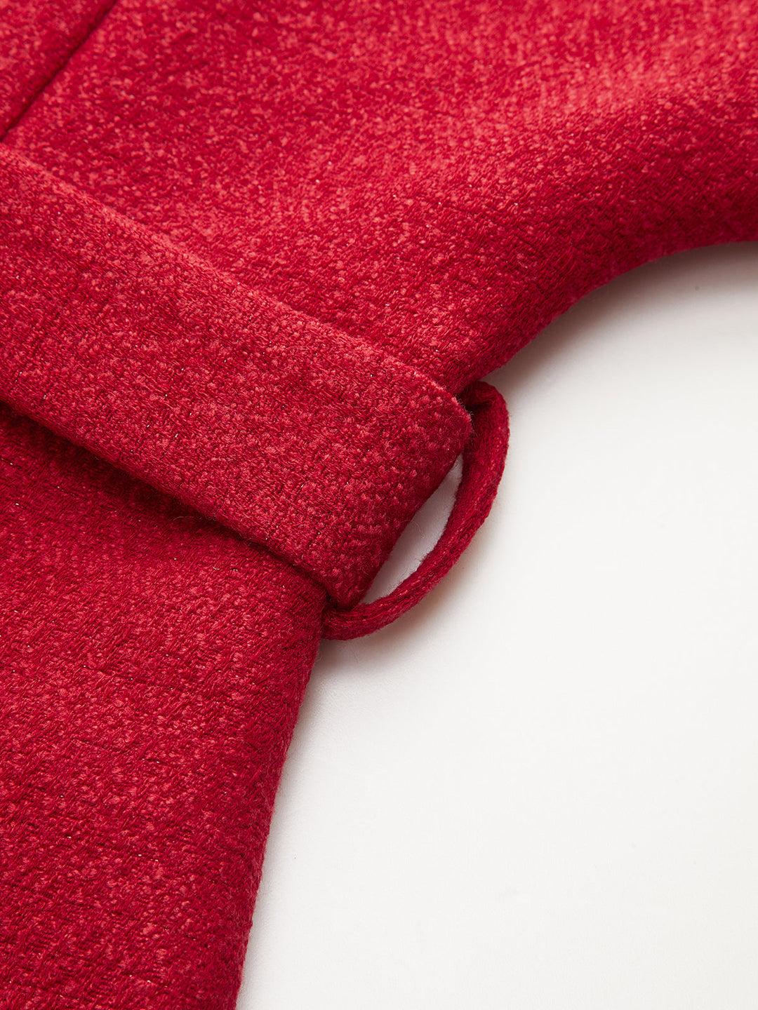 Close-up riemlus en gevlochten rode tweed structuur van het vest