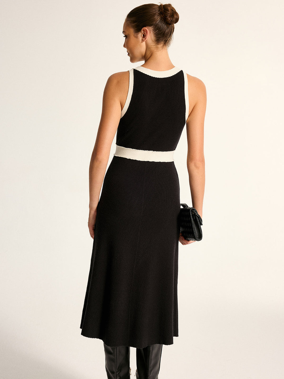 Contrast Trim Sleeveless V‑Neck Knit Midi Dress