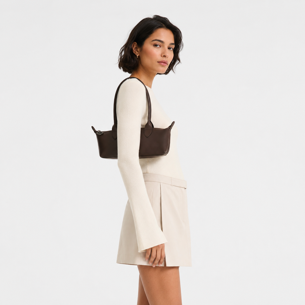 Le Pliage Xtra M mocha brown leather bag – side profile