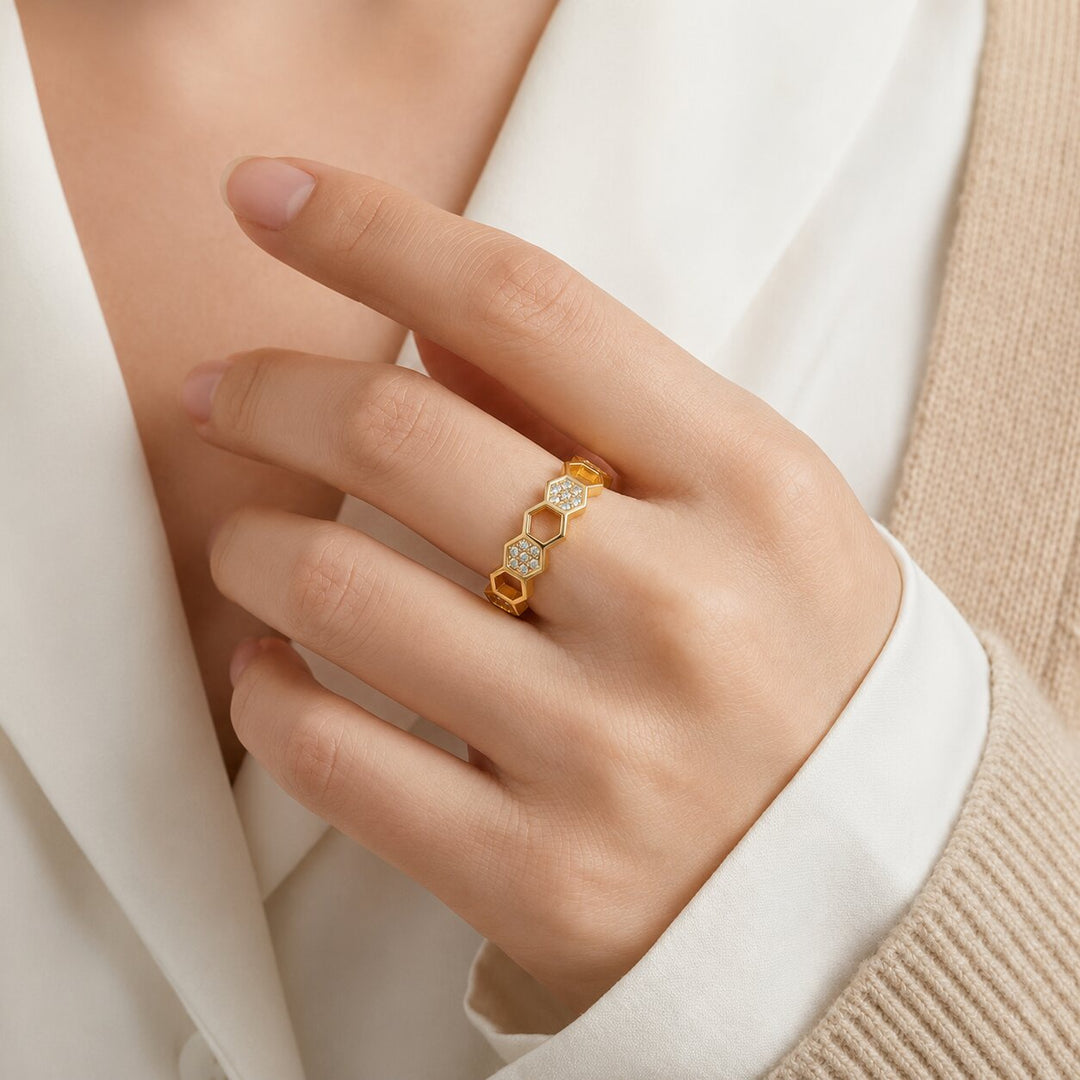 Main shot of the Verona link chain adjustable ring