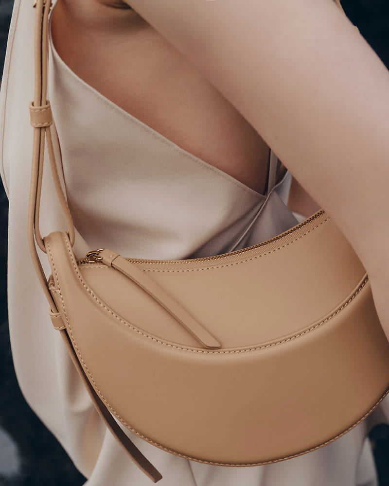 Everyday City Textured Leather Shoulder Bag