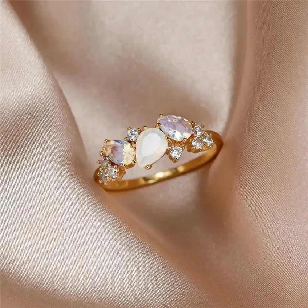 Close-up of the moonstone setting