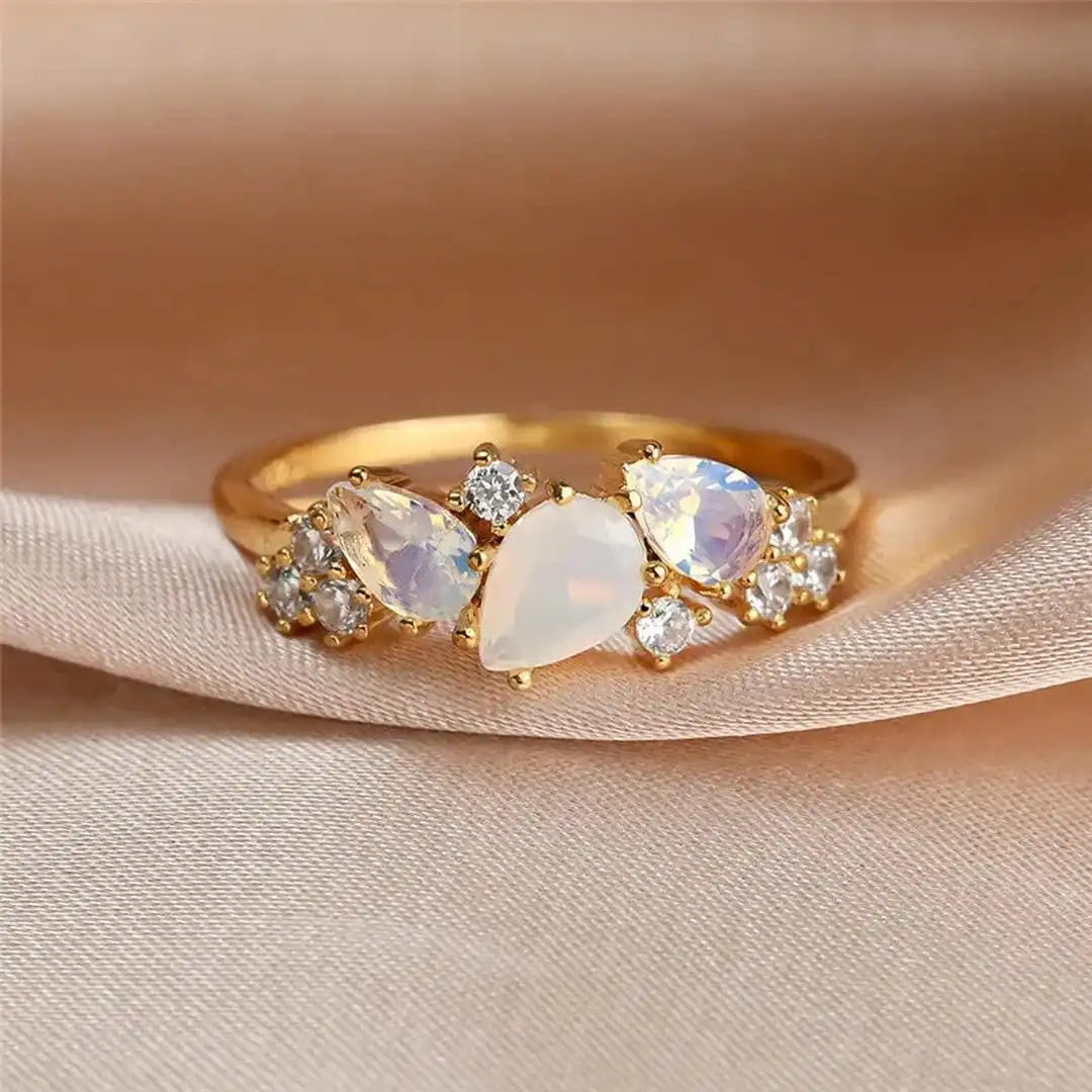 Main shot of the vintage moonstone ring