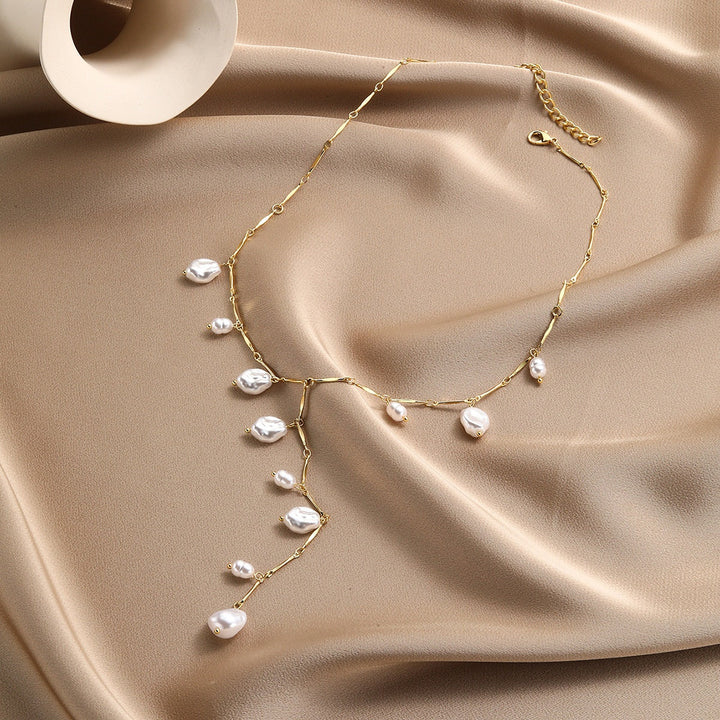 Close-up of the cascading pearl strands