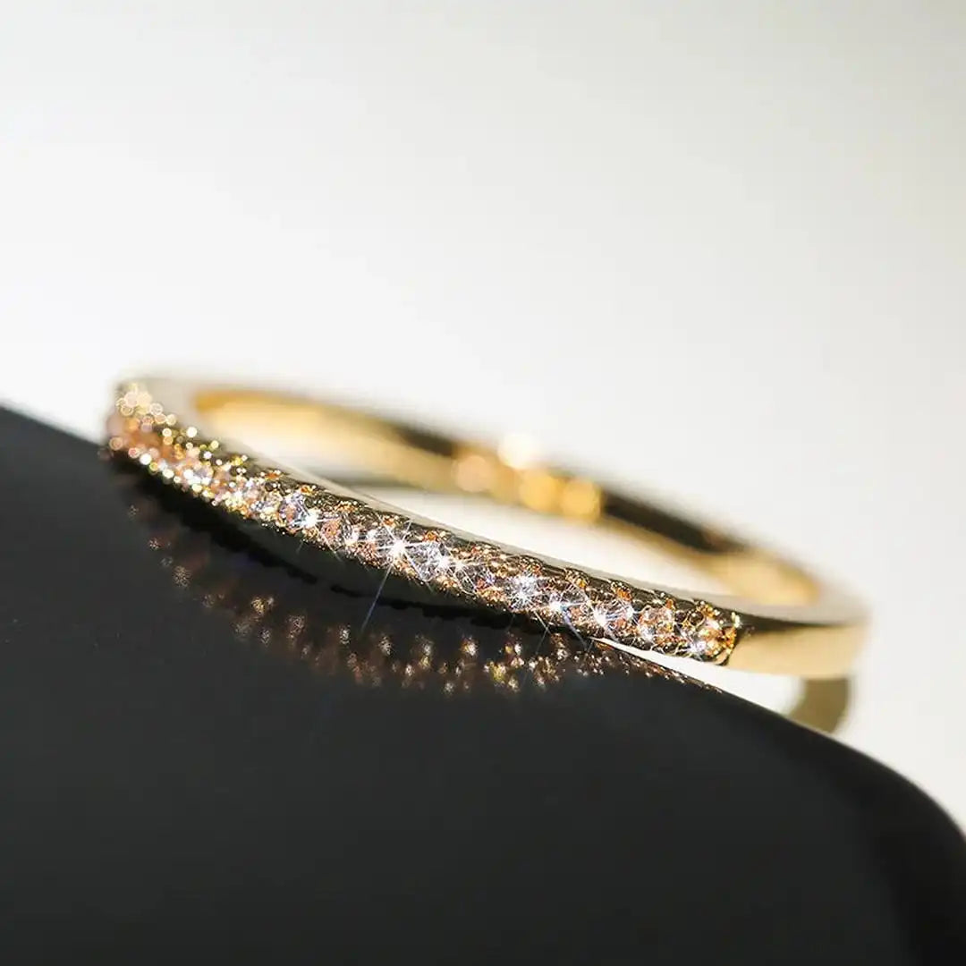 Side angle showing the thin band