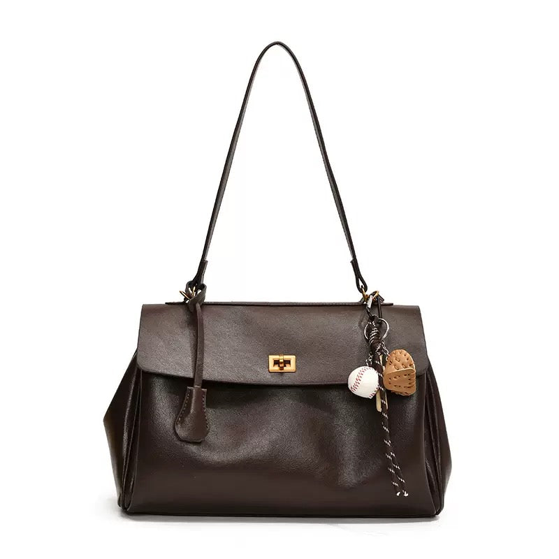 ARIA | Vintage Bag — women's bag, close view of the hem