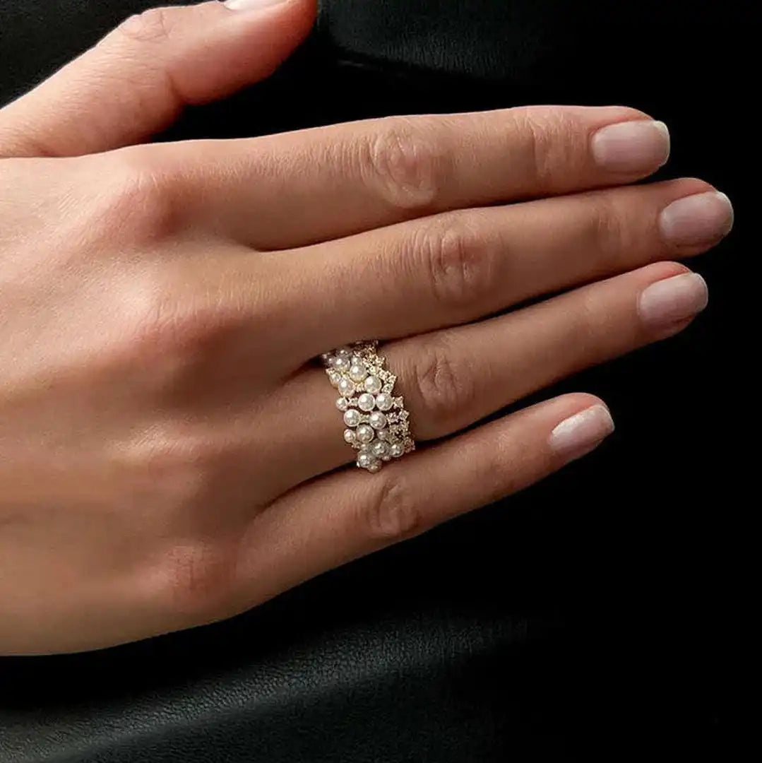 Ring displayed on a jewellery stand