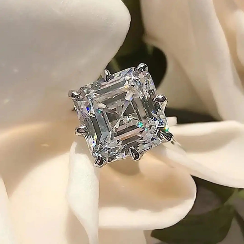Close-up of the square crystal setting