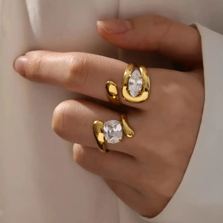 Close-up of the teardrop zirconia stone