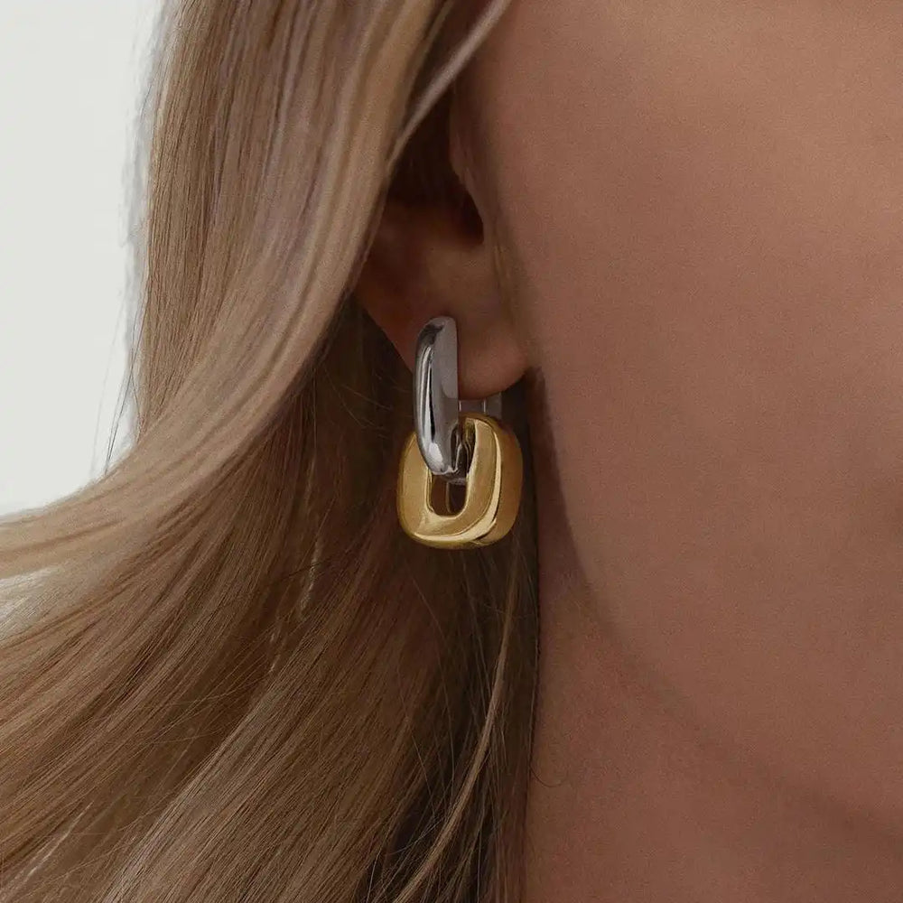 Close-up of the oval shape detail