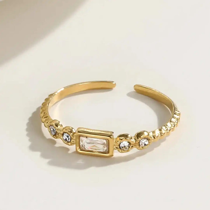 Side angle showing the open band