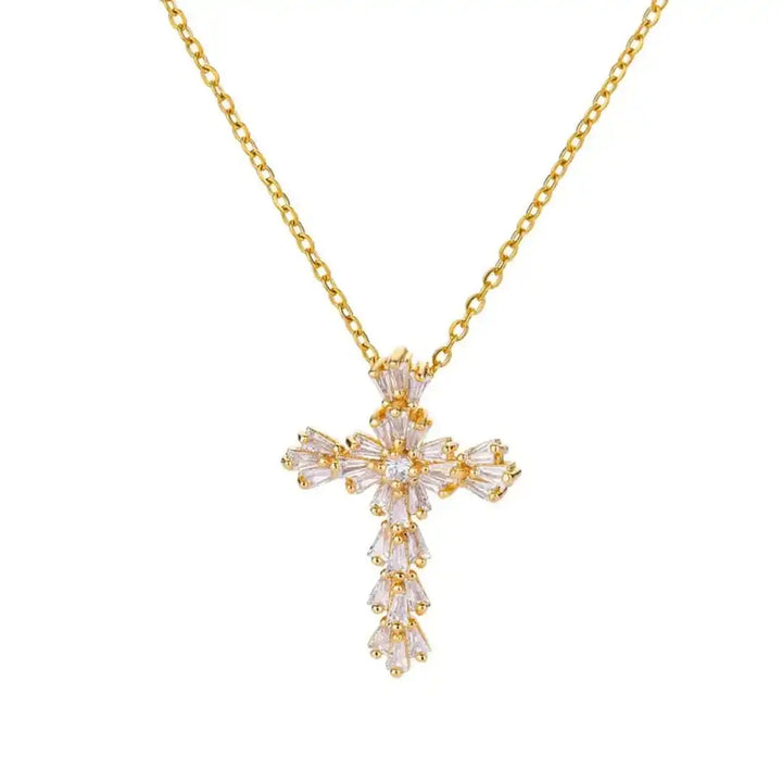 Necklace worn on a model's neckline