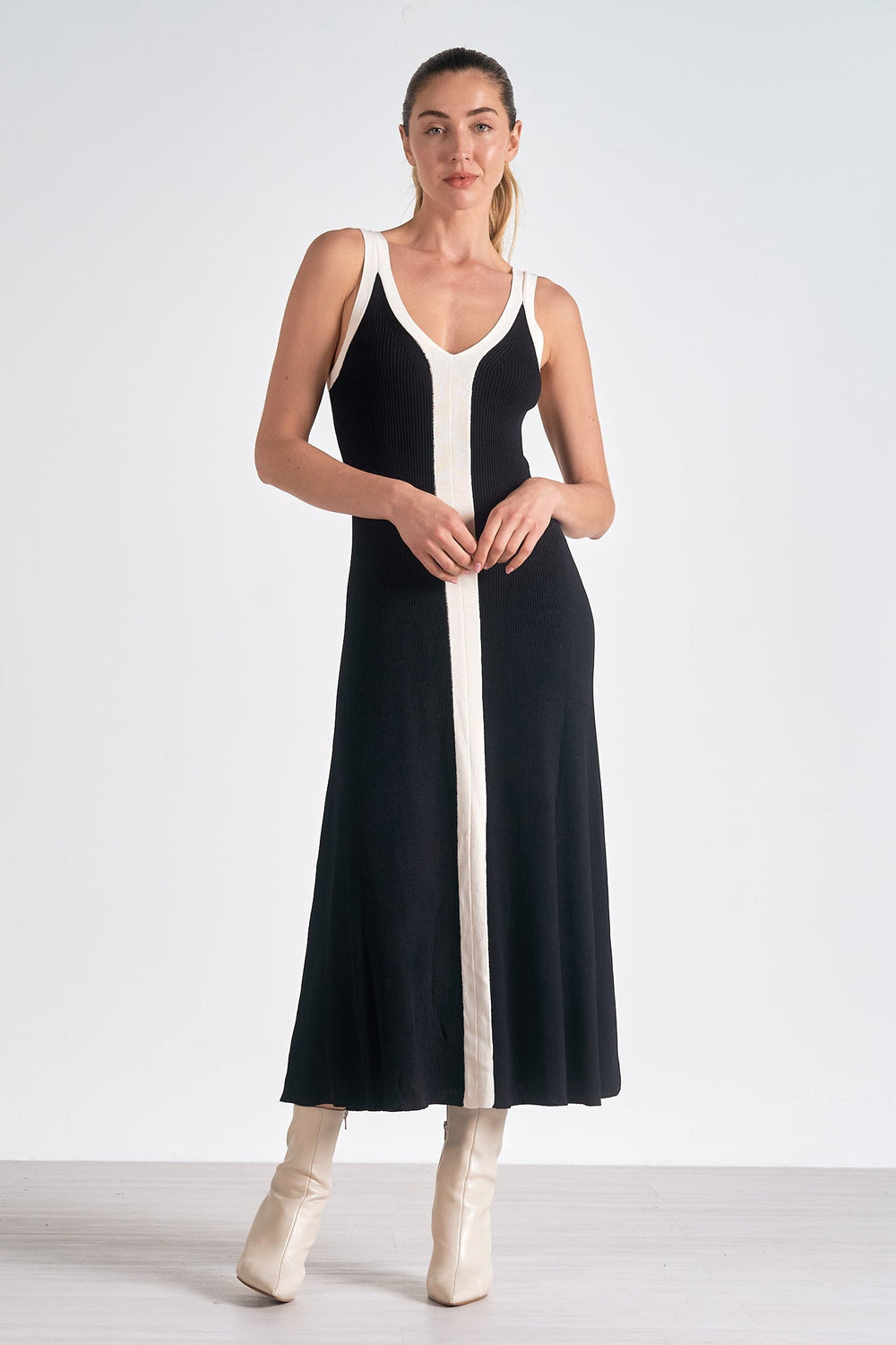 Robyn Midi Dress V-neck neckline detail