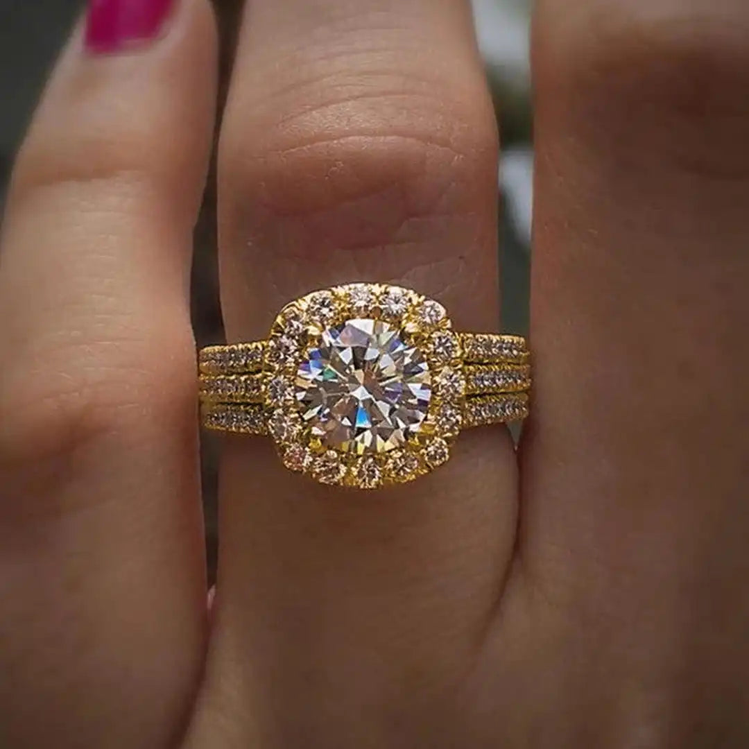 Top-down view of the pave halo detail