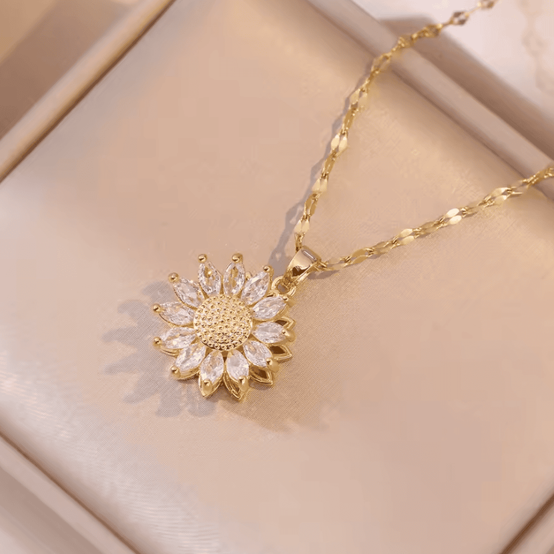 Necklace worn on a model's neckline