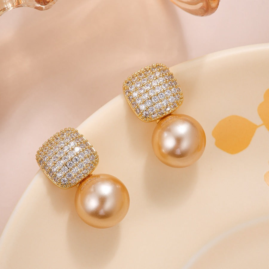 Close-up of the layered baroque pearl clusters