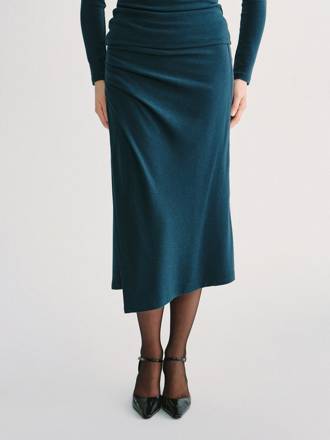 2Pcs Set LiteWarm V-Neck Long Sleeve Built-In Bra Top 3.0 & High-Rise Side-Tuck A-Line Midi Skirt