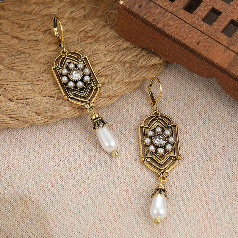 Model wearing the vintage golden inlaid pearl earrings