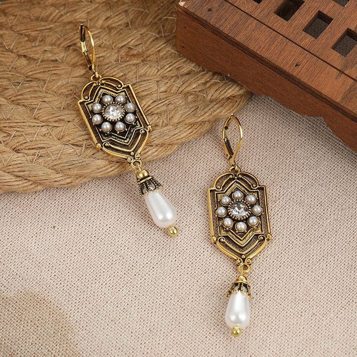 Model wearing the vintage golden inlaid pearl earrings