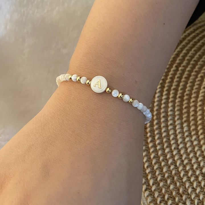 Detail of the clasp and adjustable chain