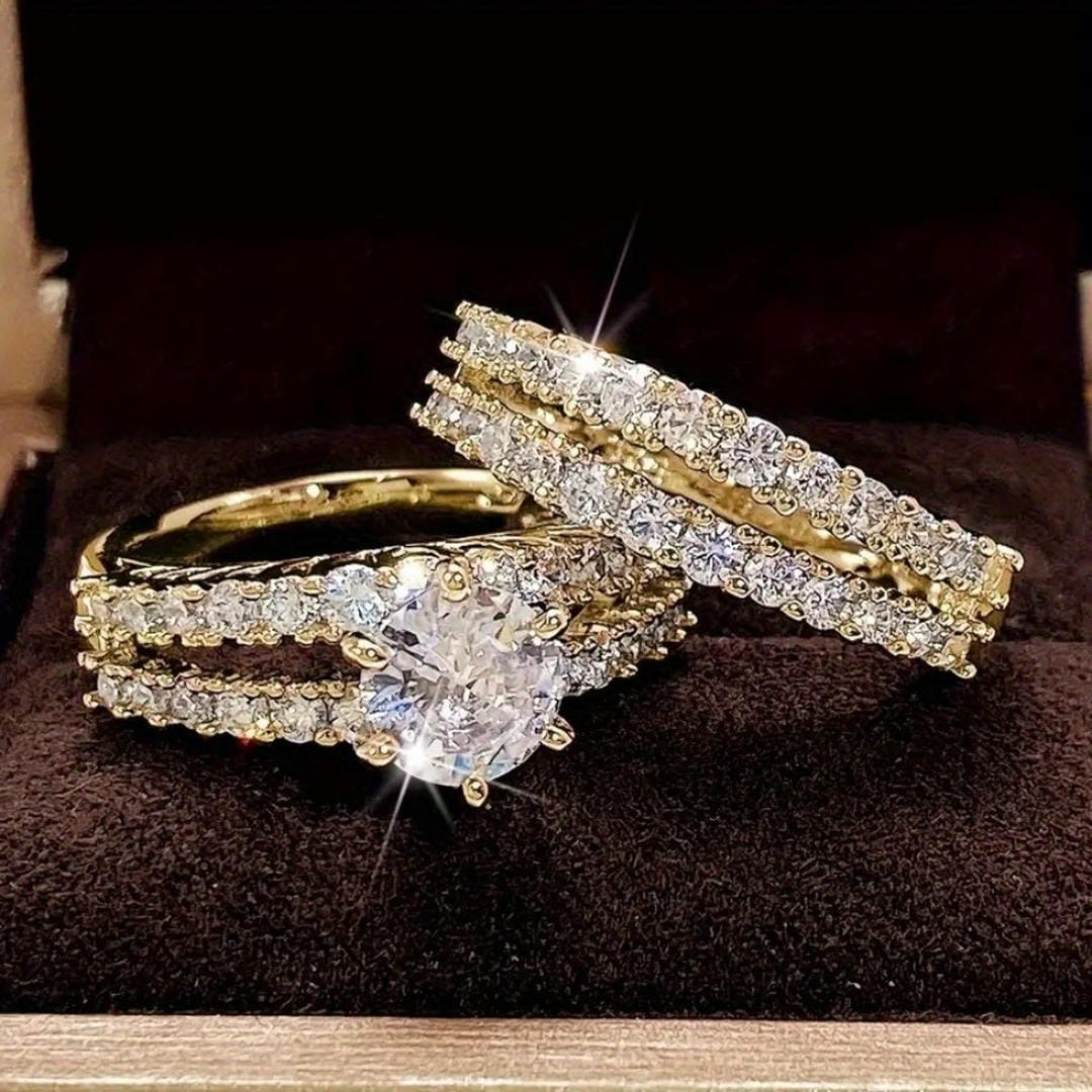 Main shot of the bridal halo ring set