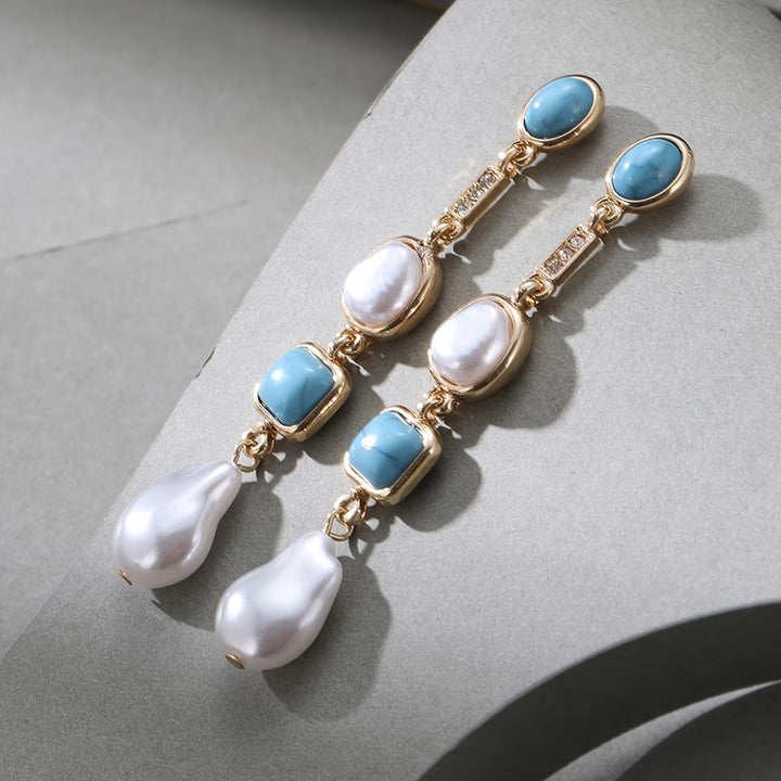 Detail of the turquoise stone setting