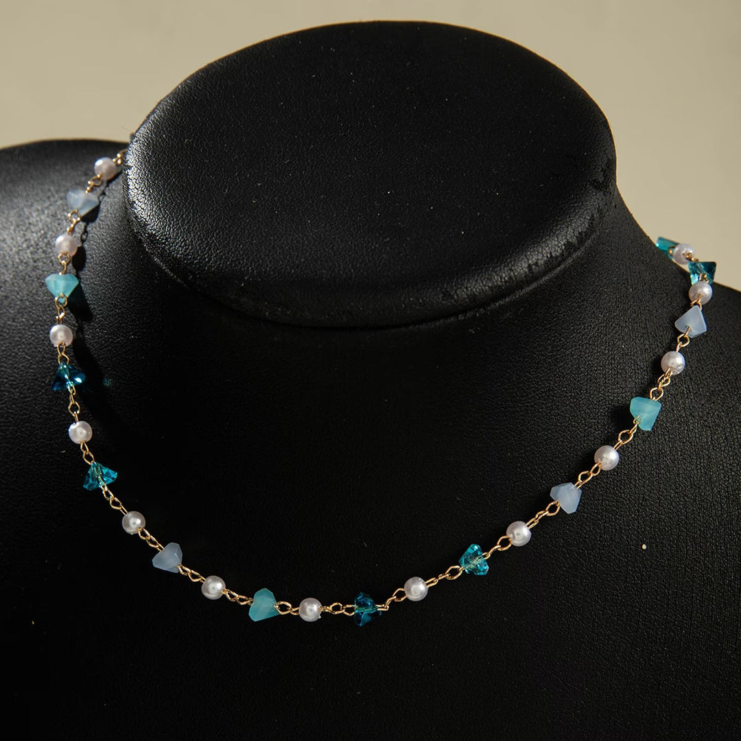Bracelet laid flat to show the alternating bead pattern