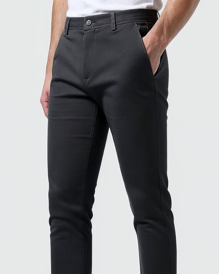 Everyday slim chinos in black, close-up of fabric