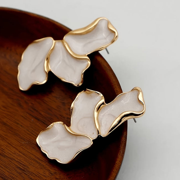 Close-up of the petal-shaped pearl earring setting