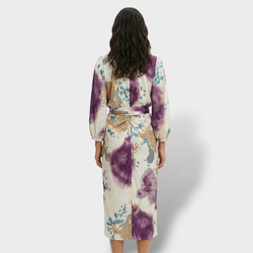 Valerie — side view