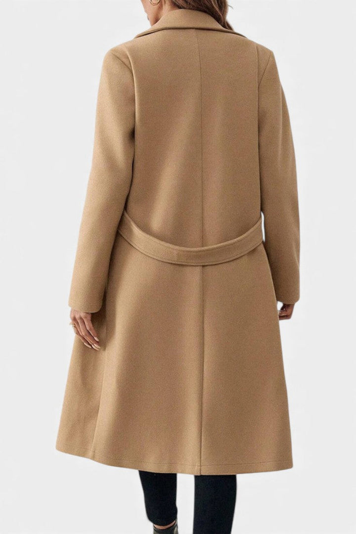Hédia coat lapel and collar detail close-up